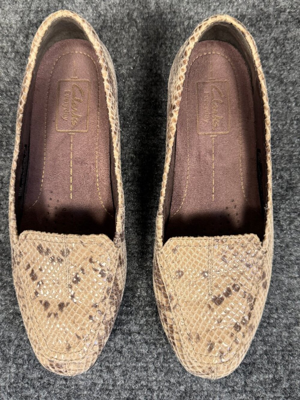 Clarks Everyday Womens Leather Snake Print Loafers Womens Sz 6M (No box)